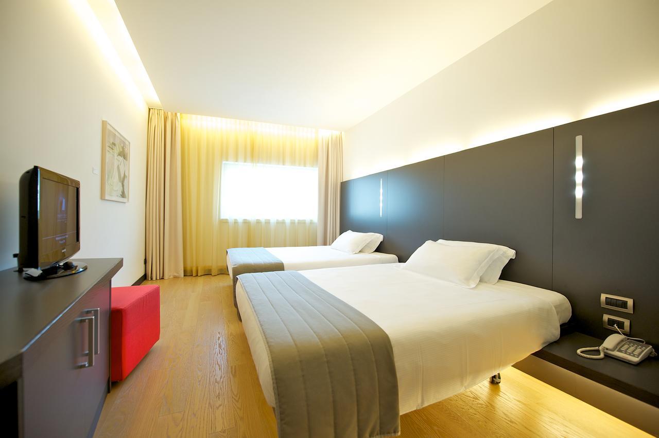 Mercure Nerocubo Rovereto Esterno foto